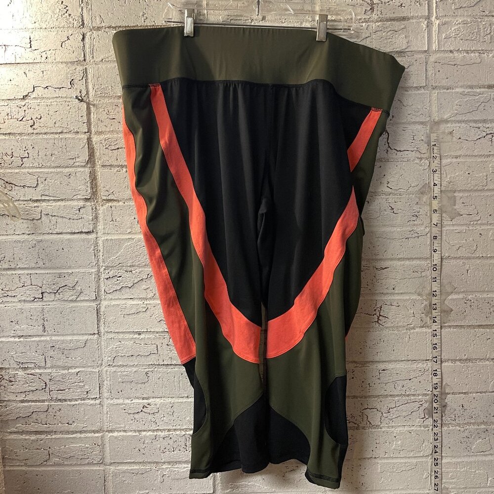 Livi Active Colorblock Plus Size Leggings 26/28 | High Waist Compression | Curvy